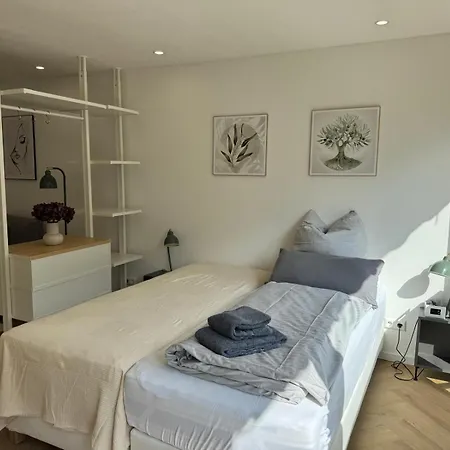 Mit Balkon Und Stellplatz プフォルツハイム