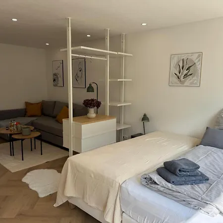 Mit Balkon Und Stellplatz アパート プフォルツハイム