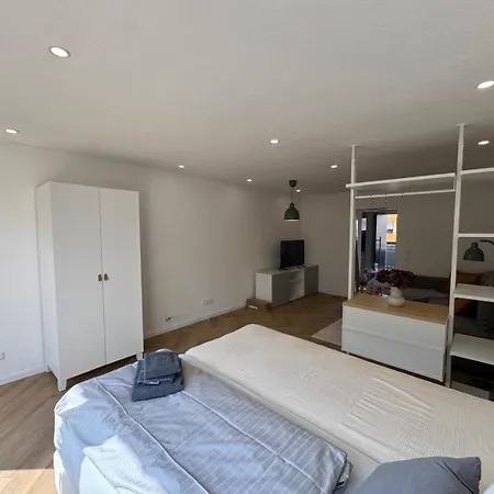 Mit Balkon Und Stellplatz *